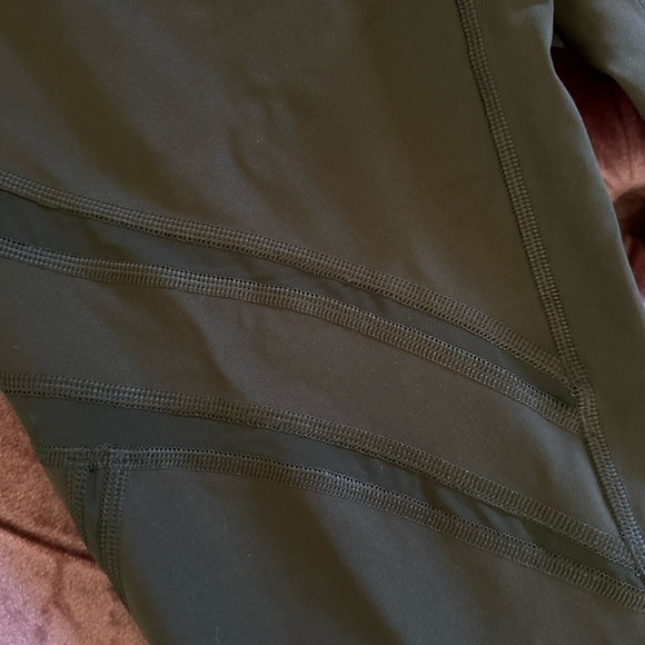 Size 6 NWT Lululemon Army Green Cropped Leggings! - Picture 4 of 4